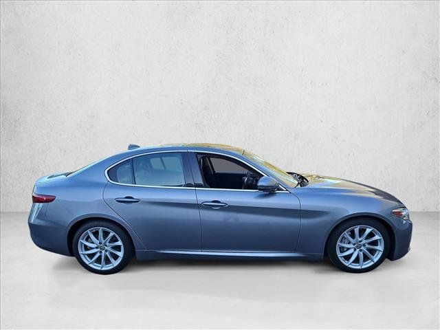 Used 2019 Alfa Romeo Giulia RWD image 4