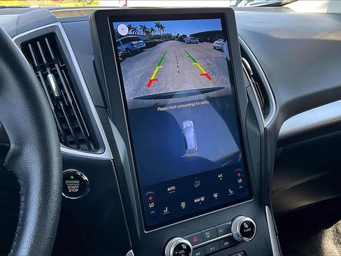 Used 2024 Ford Edge SEL image 13