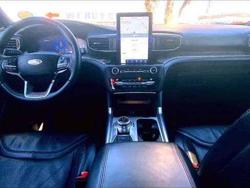 Used 2020 Ford Explorer Platinum w/ Premium Technology Package image 30