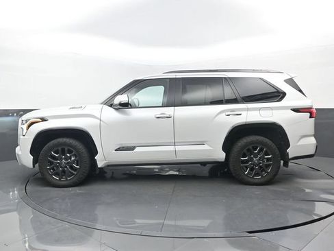 Used 2025 Toyota Sequoia Platinum AWD/4WD image 7