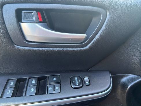 Used 2017 Toyota Camry LE image 18