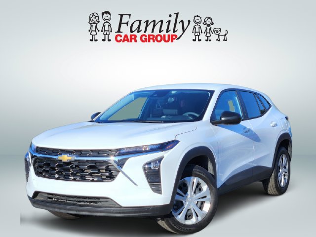 Used 2026 Chevrolet Trax LS FWD image 1