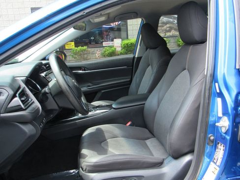 Used 2019 Toyota Camry LE FWD image 11