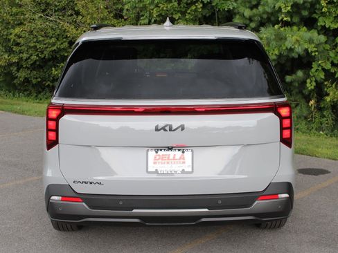 New 2027 Kia Carnival SX w/ Dark Edition Package FWD image 6