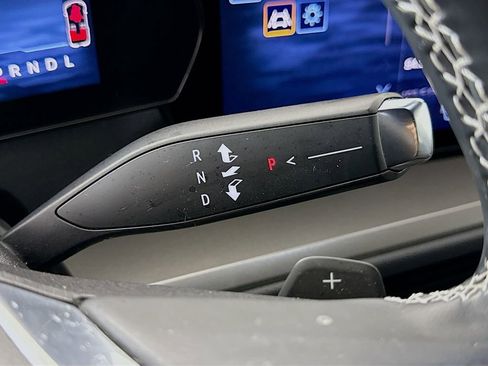 Used 2025 Chevrolet Traverse LT image 18