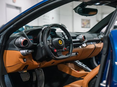 Used 2018 Ferrari 812 Superfast RWD image 2