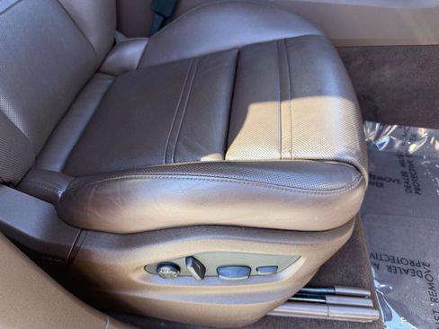 Used 2023 Porsche Cayenne Platinum Edition image 45