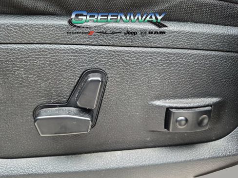 Used 2024 RAM 3500 Big Horn w/ Night Edition AWD/4WD image 15