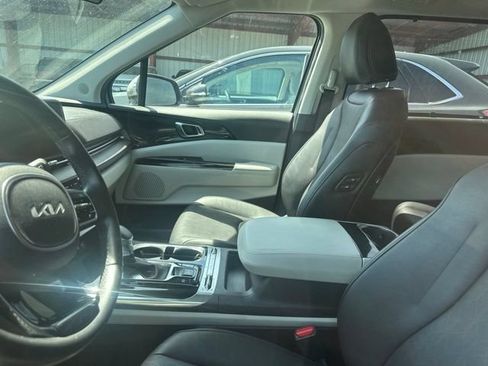 Used 2023 Kia Carnival SX FWD image 4