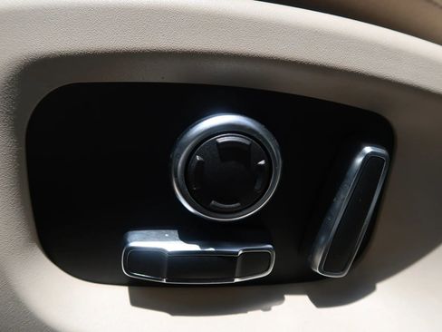 Used 2020 Jaguar XE S image 28