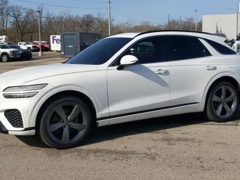 Used 2022 Genesis GV70 3.5T Sport w/ Sport Prestige Package image 4