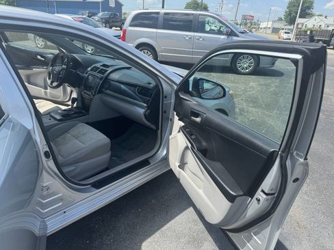 Used 2012 Toyota Camry LE image 30