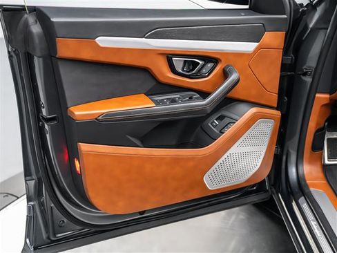 Used 2019 Lamborghini Urus image 26