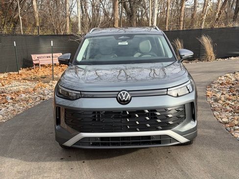 New 2026 Volkswagen Tiguan SE FWD image 8