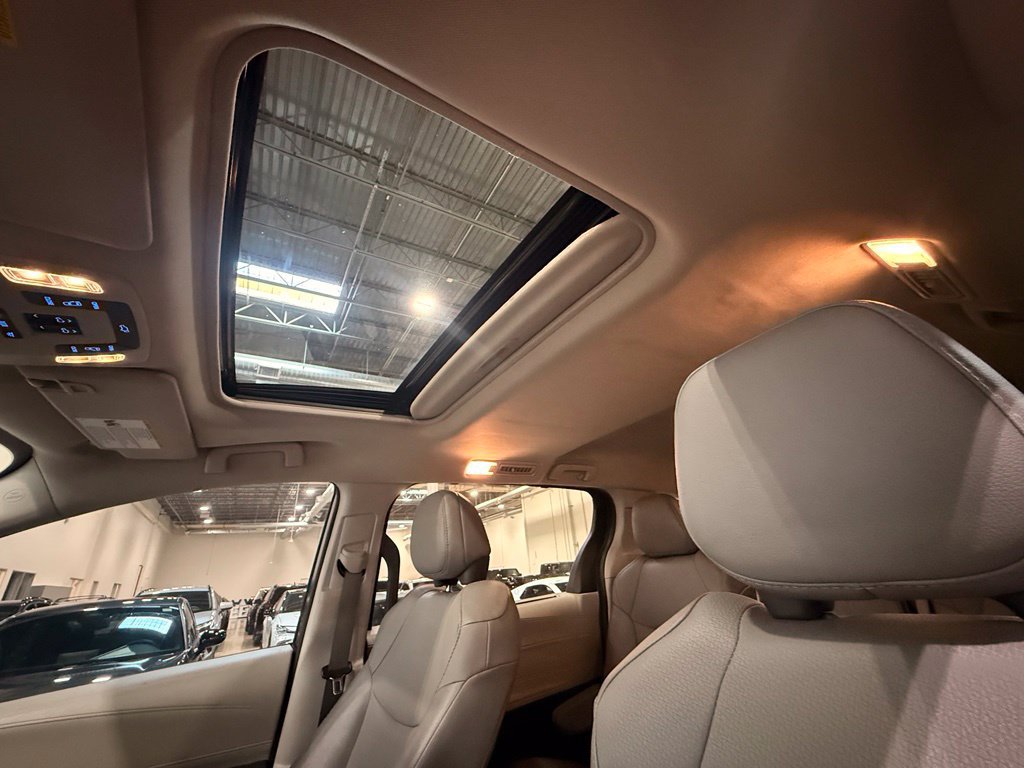 Used 2022 Toyota Sienna XLE FWD image 20