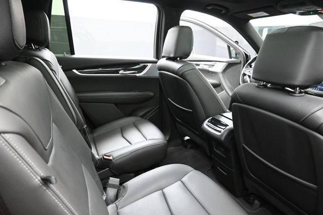 Used 2025 Cadillac XT6 Premium Luxury AWD/4WD image 33