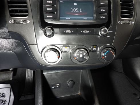 Used 2018 Kia Forte LX w/ LX Rear Camera Package FWD image 13