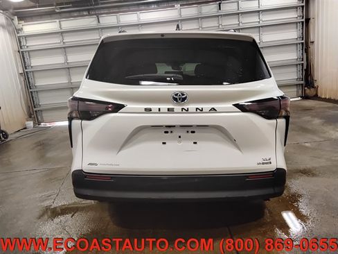 Used 2023 Toyota Sienna XLE w/ XLE Plus Package AWD/4WD image 8