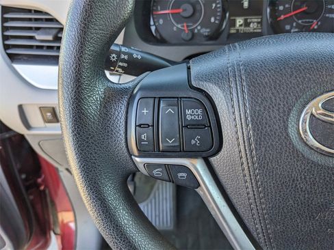 Used 2016 Toyota Sienna L image 29
