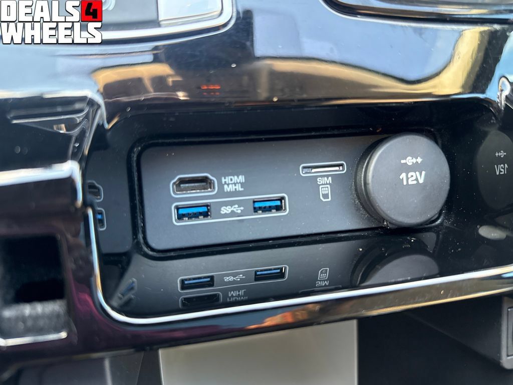 Used 2017 Land Rover Discovery HSE AWD/4WD image 40