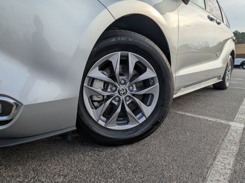 Used 2023 Toyota Sienna XLE image 35