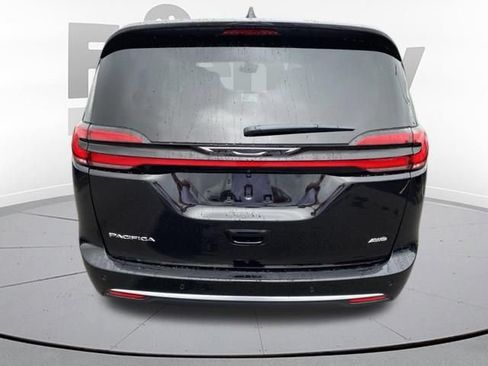 New 2027 Chrysler Pacifica Select w/ Family Tech Group AWD/4WD image 4