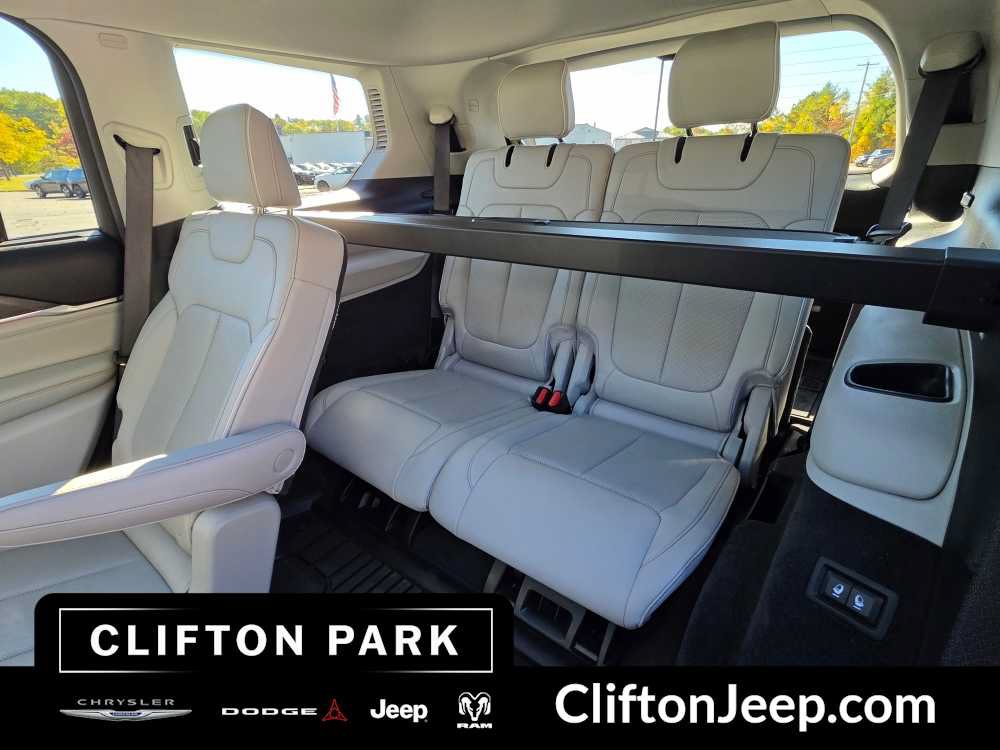 Used 2021 Jeep Grand Cherokee L Overland w/ Luxury Tech Group IV AWD/4WD image 14
