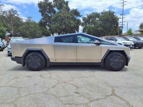 Used 2024 Tesla Cybertruck Cyberbeast AWD/4WD image 4