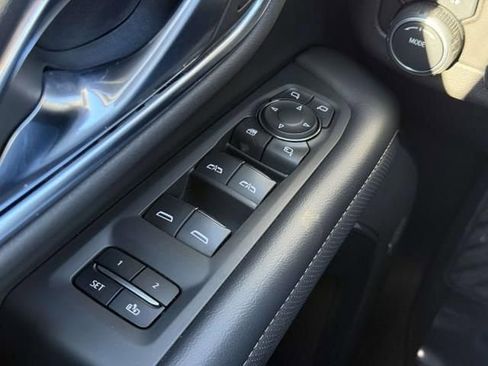 Used 2021 Chevrolet Suburban Premier w/ Premium Package image 19