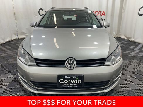 Used 2017 Volkswagen Golf S image 2