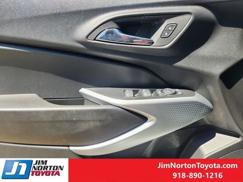 Used 2025 Chevrolet Trax LS FWD image 23
