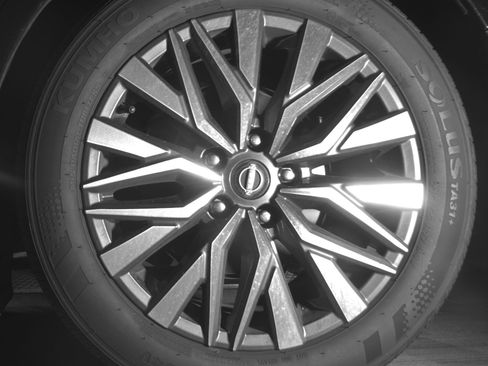 Used 2025 Nissan Altima 2.5 SV FWD image 14
