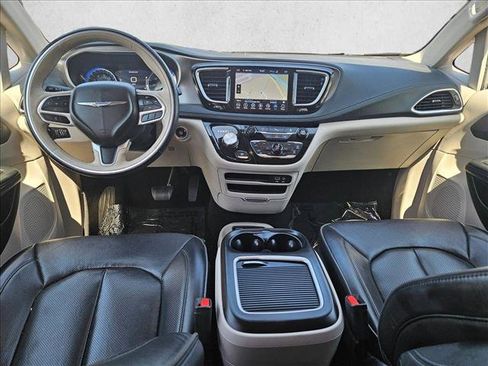 Used 2019 Chrysler Pacifica Limited FWD image 19