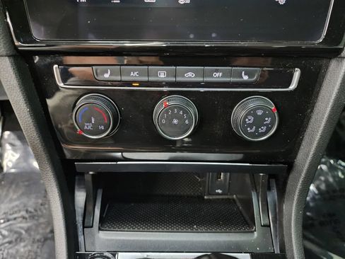 Used 2020 Volkswagen GTI SE FWD image 19