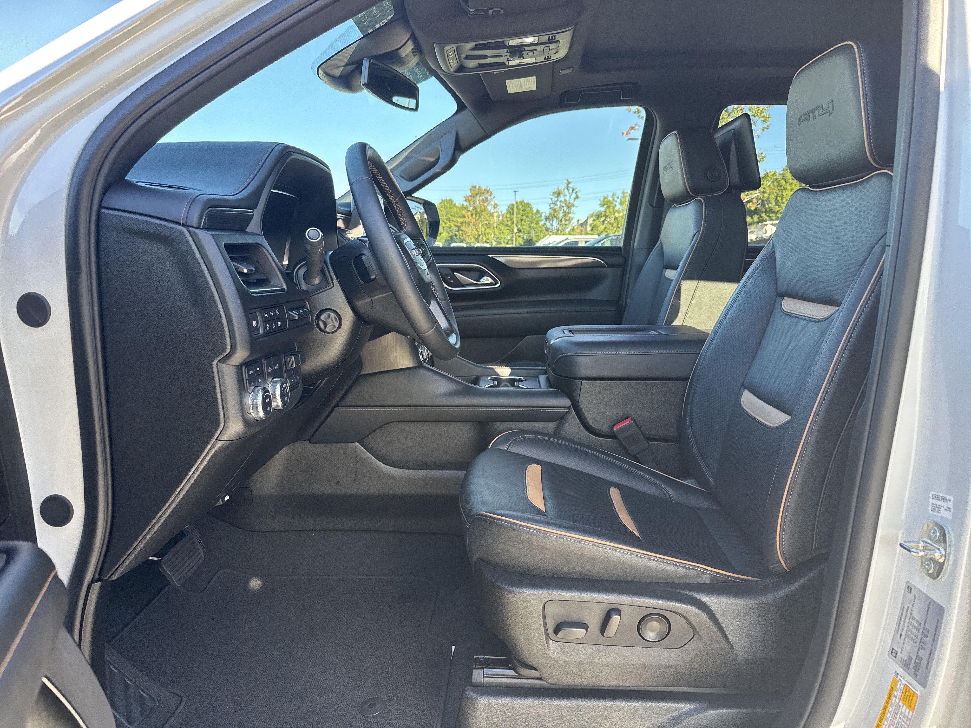 Used 2024 GMC Yukon AT4 w/ AT4 Premium Plus Package AWD/4WD image 15