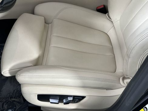 Used 2020 BMW 530e w/ Convenience Package RWD image 12