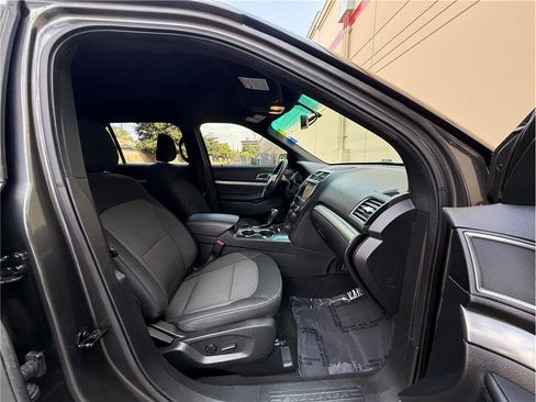 Used 2019 Ford Explorer XLT w/ Equipment Group 201A FWD image 13