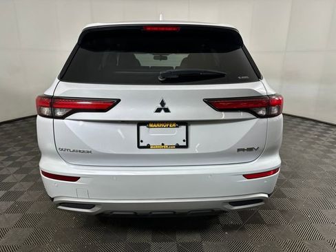 Used 2023 Mitsubishi Outlander SE image 4