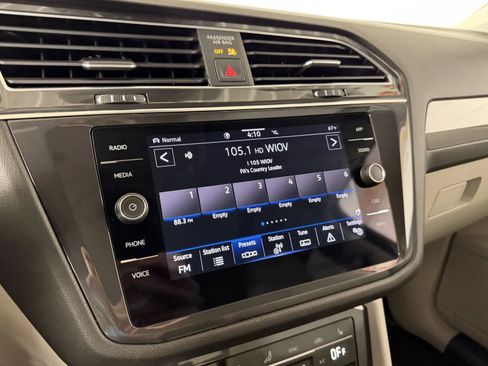 Used 2023 Volkswagen Tiguan SE w/ Panoramic Sunroof Package AWD/4WD image 22
