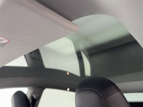 Used 2021 Tesla Model Y Performance image 68