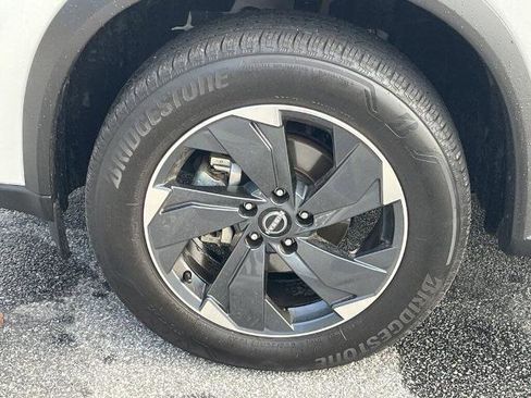 Certified 2025 Nissan Rogue SV image 29