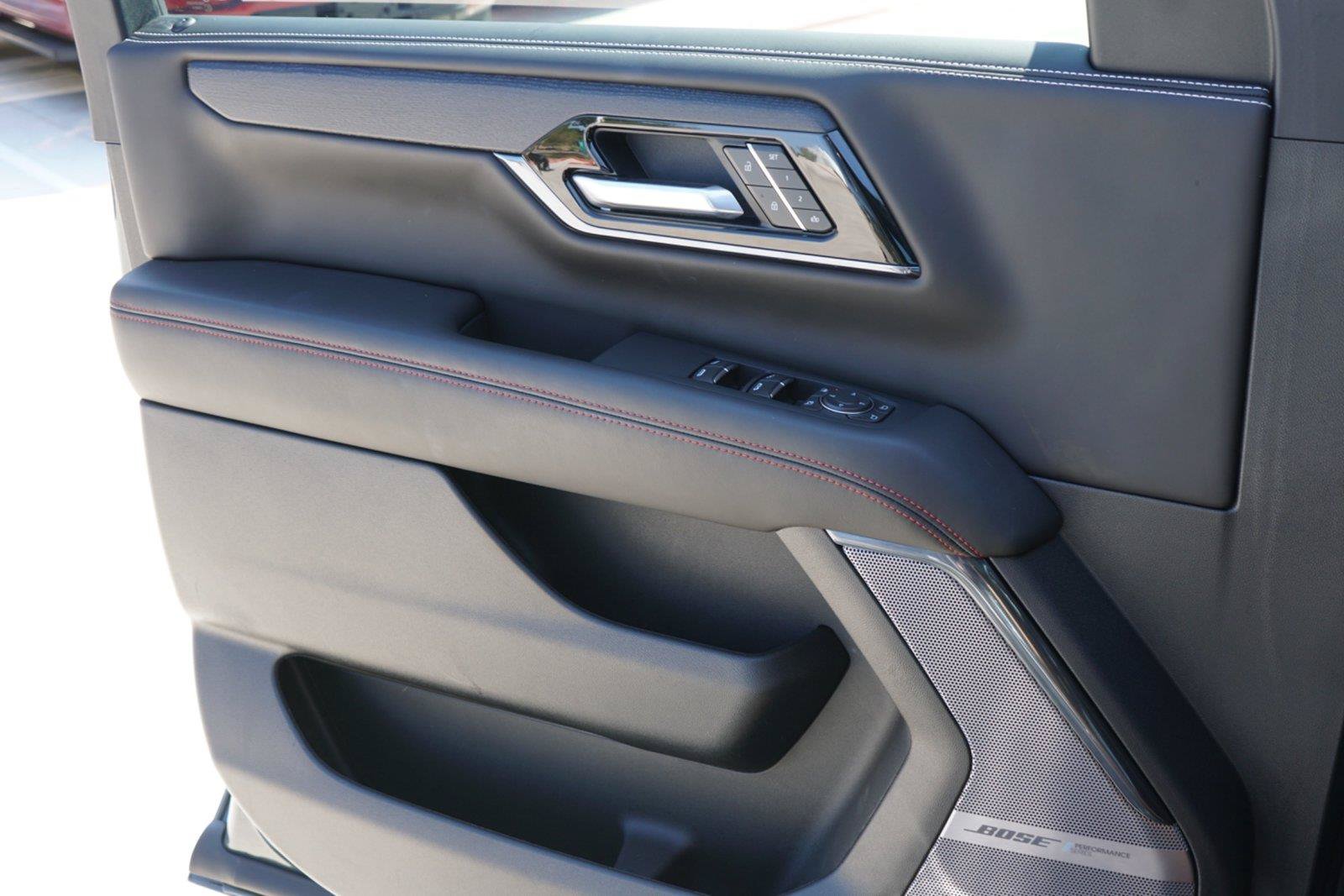 Used 2025 GMC Yukon AT4 Ultimate AWD/4WD image 19
