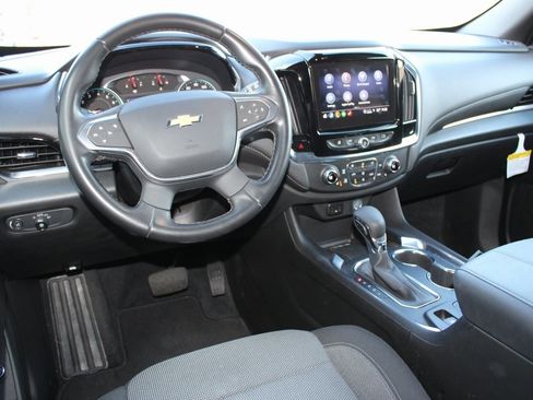 Used 2023 Chevrolet Traverse LT image 4