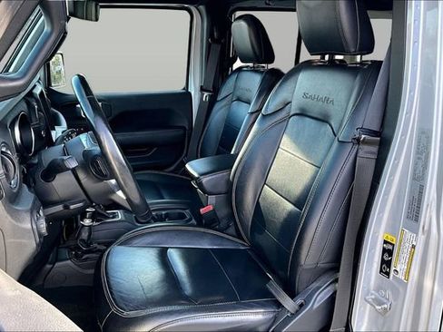 Used 2022 Jeep Wrangler Unlimited Sahara w/ Cold Weather Group image 10