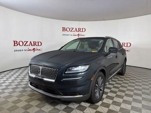 Used 2022 Lincoln Nautilus FWD image 4