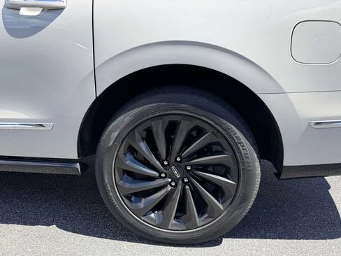 Used 2021 Lincoln Navigator L Reserve AWD/4WD image 9