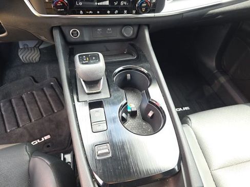 Used 2023 Nissan Rogue SV w/ SV Premium B Package image 19