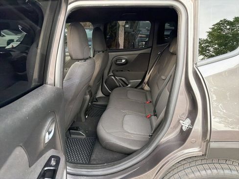 Used 2021 Jeep Renegade Latitude AWD/4WD image 7