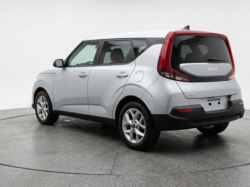 Used 2025 Kia Soul LX w/ LX Technology Package FWD image 6