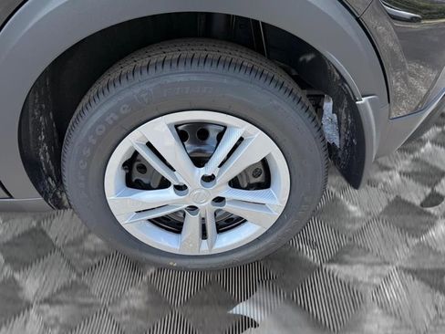 Certified 2025 Nissan Kicks Play S image 19